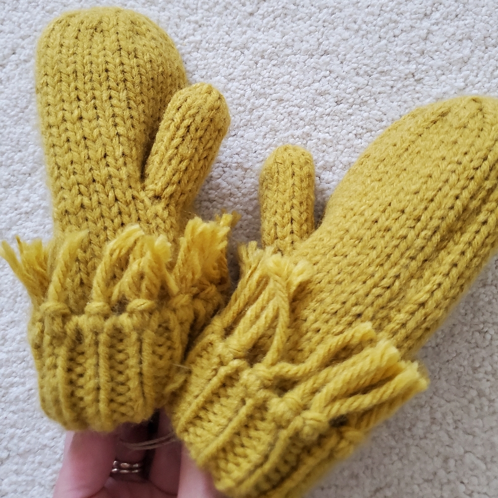 NWT Peppercorn Kids Green Fringe Lined Mittens szM/L (3-6yrs) - Picture 8 of 8